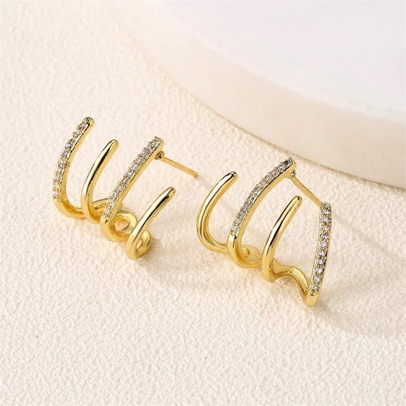 Claw earring，Charms Wrap huggie earrings, Dainty bridesmaid earrings for her - Picture 7 of 9